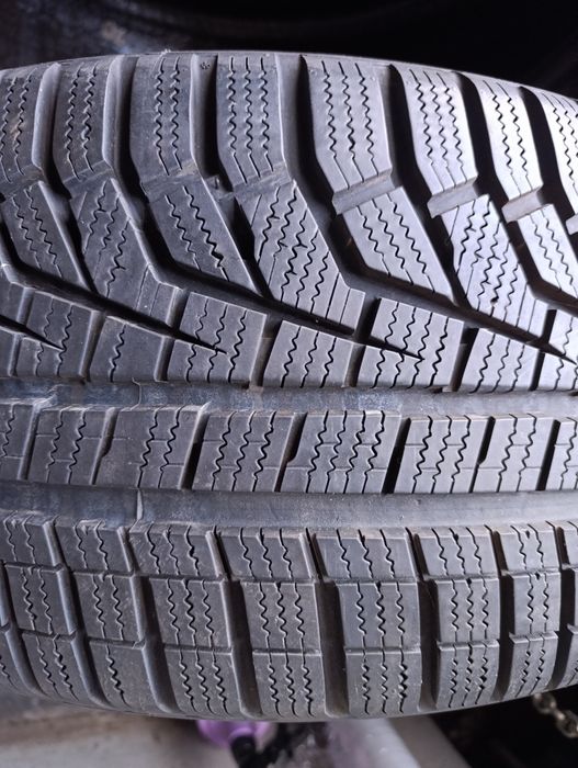 O anvelopă de iarnă 235 45 19 Hankook