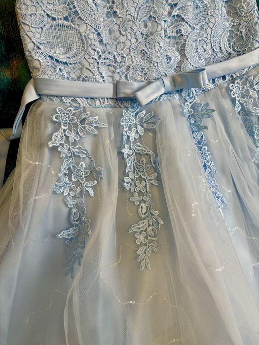 Праздничное голубое платье для девочки