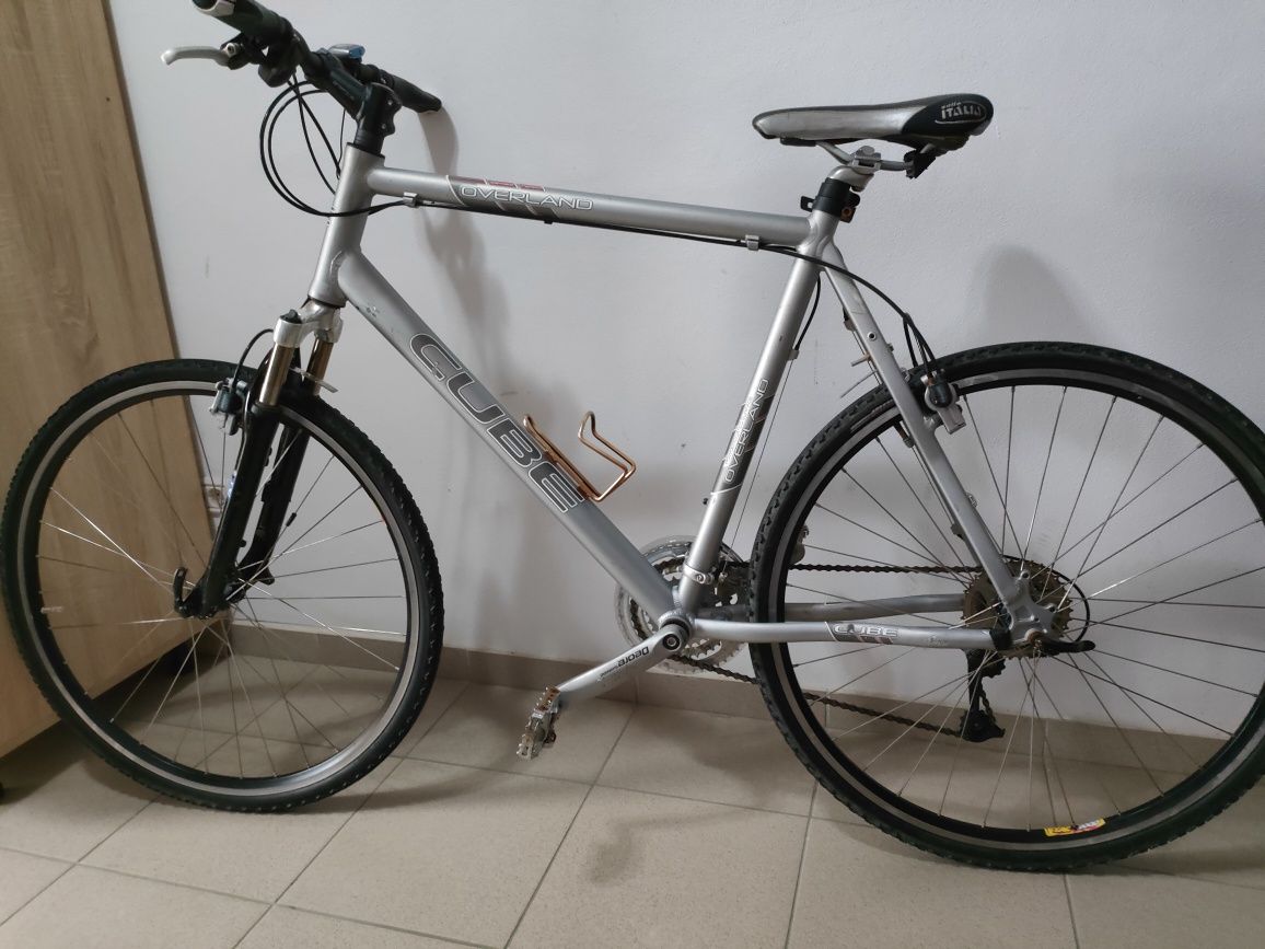 Bicicleta trekking Cube roti 28 frane hidraulice