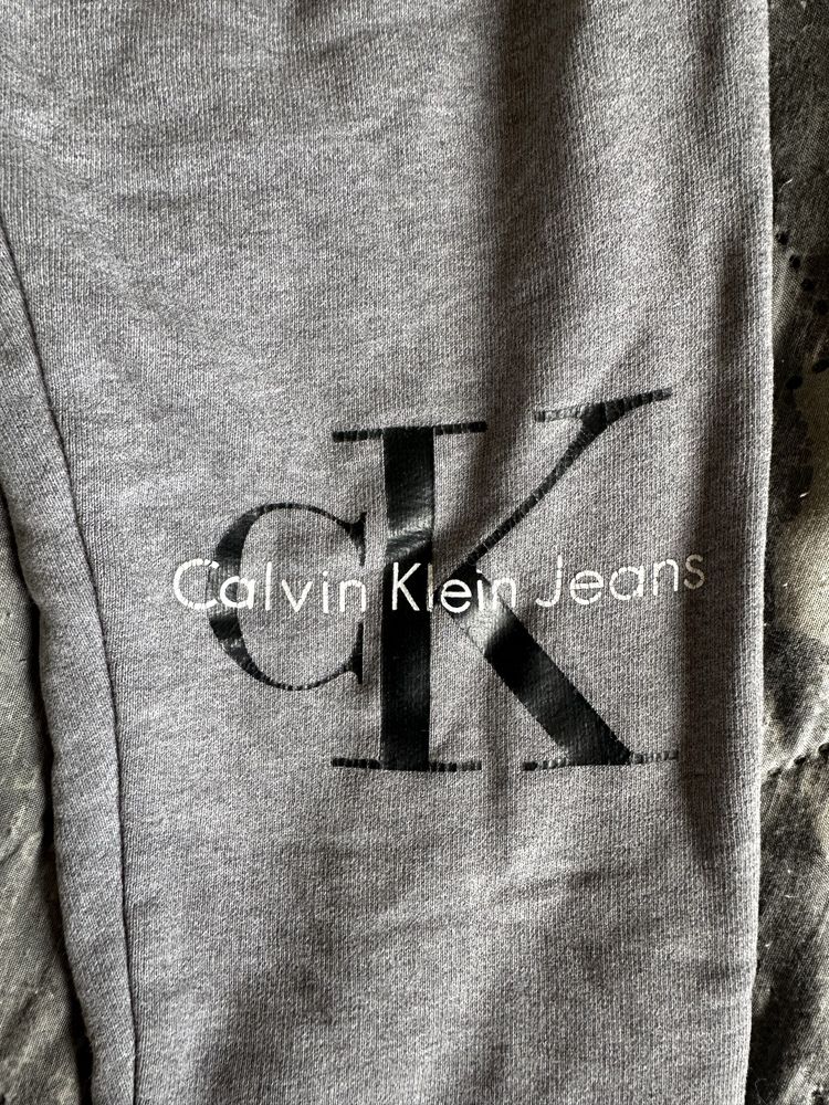 Анцунг и блуза Calvin Klein