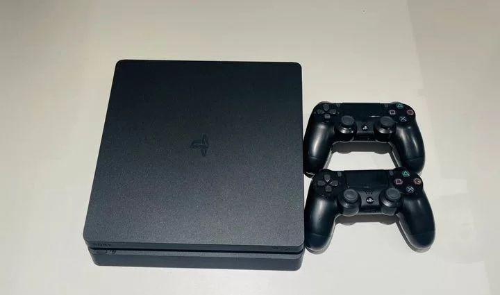 Playstation 4 (1TB) Памяти