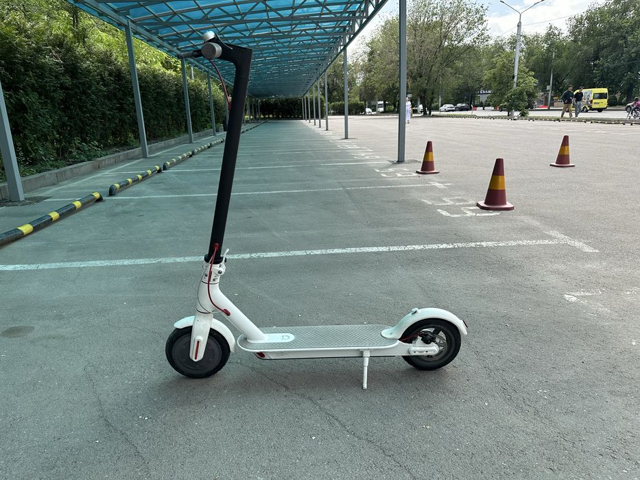 Продам электросамокат Xiaomi MiJia