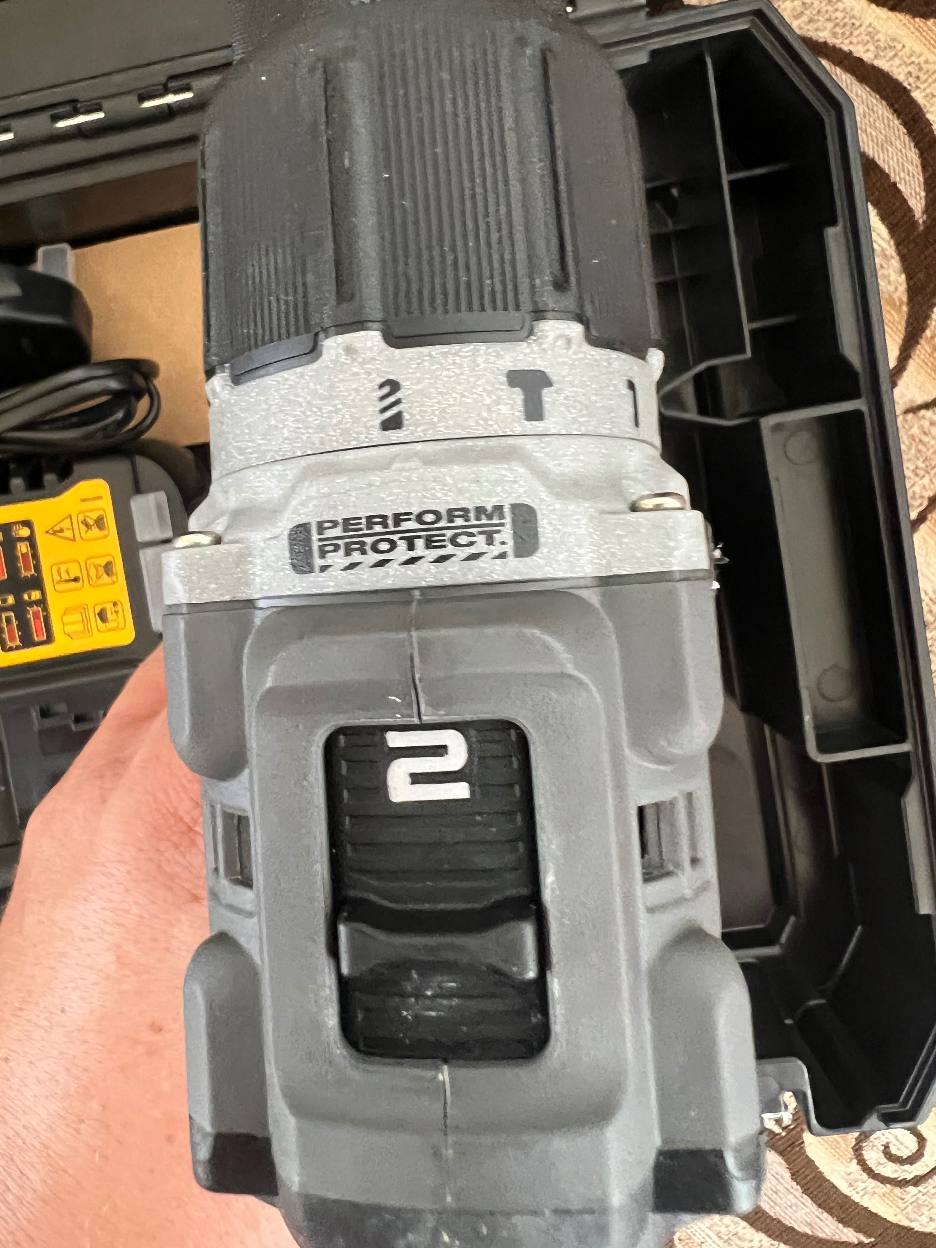 Винтоверт DeWALT DCD85ME2GT McLaren F1 Team 18V