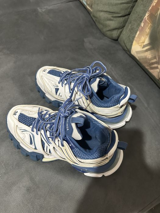 Balenciaga trak