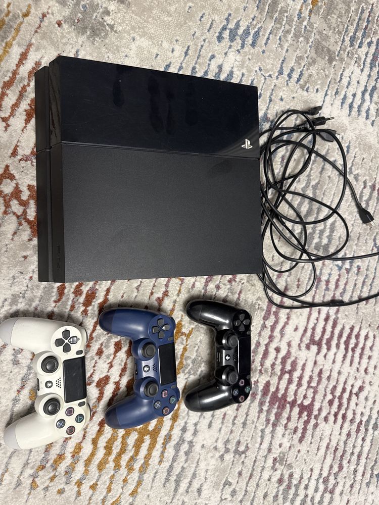 Продам Ps 4 срочно