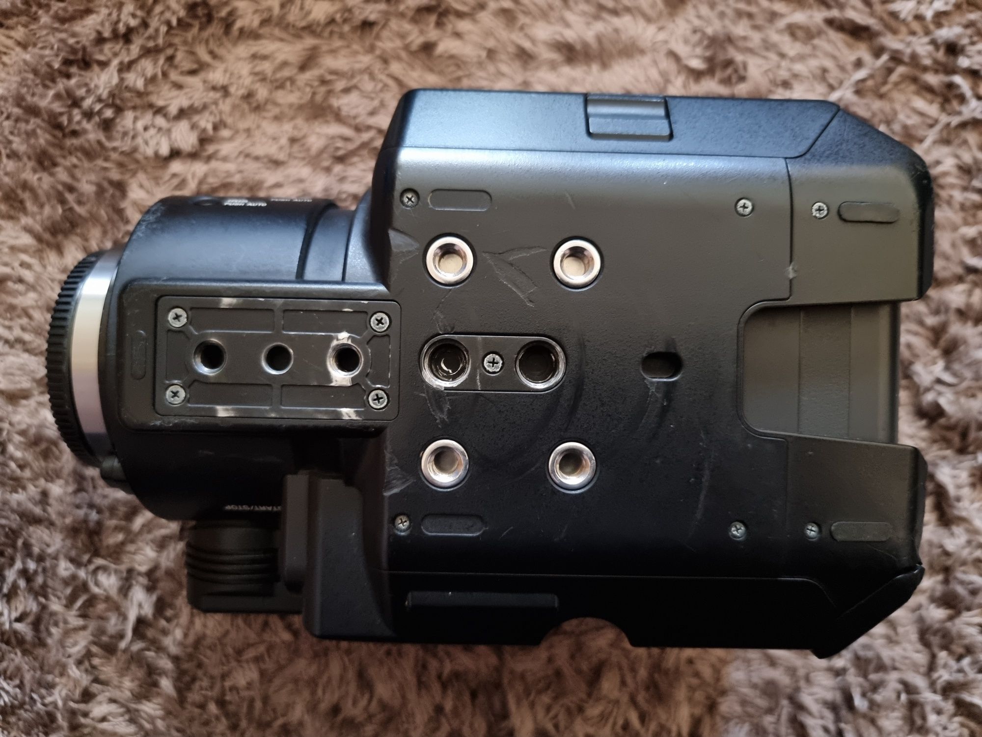 Camera profesionala Sony NEX-FS100