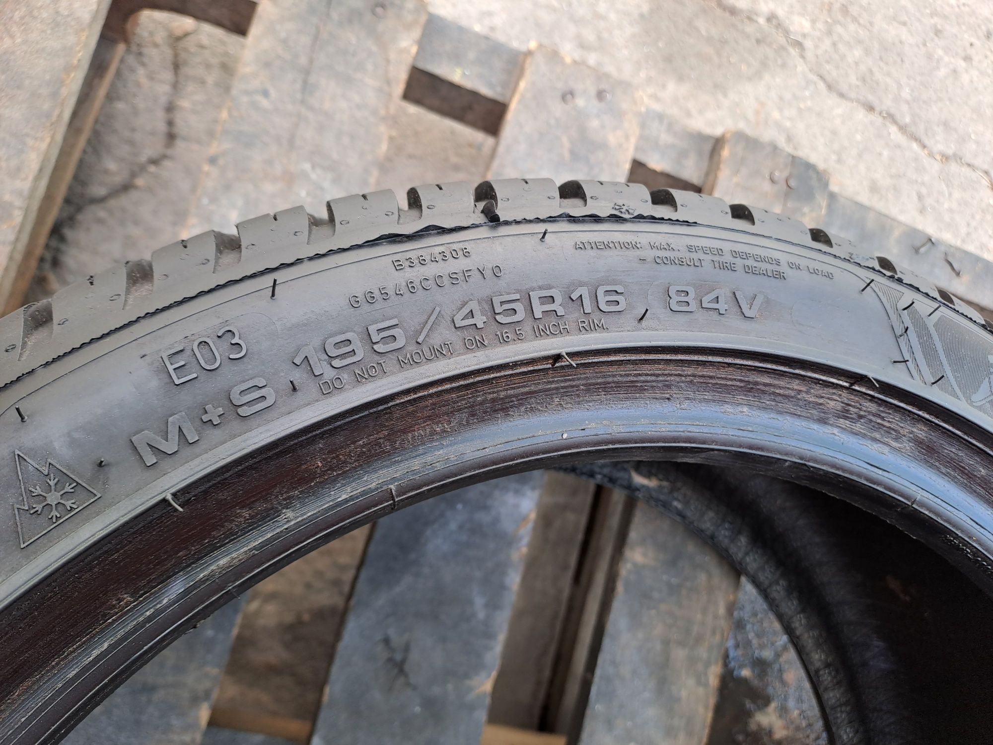 1бр. Почти Нова 195/45/16 Goodyear Vector 4Seasons (всесезонна)