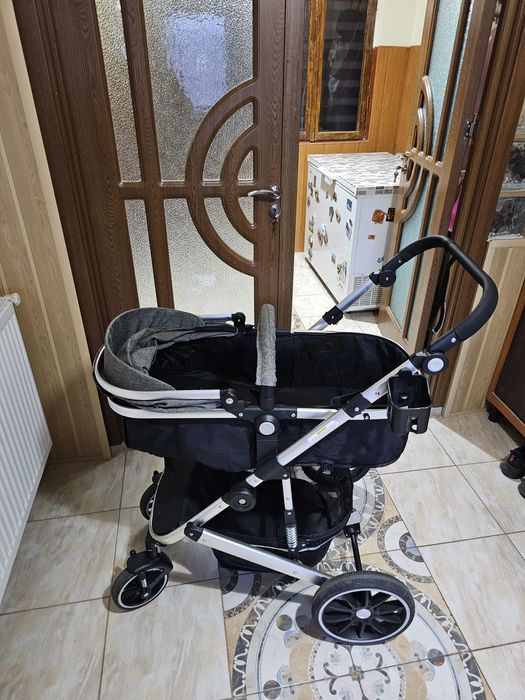 Cărucior bebeluși