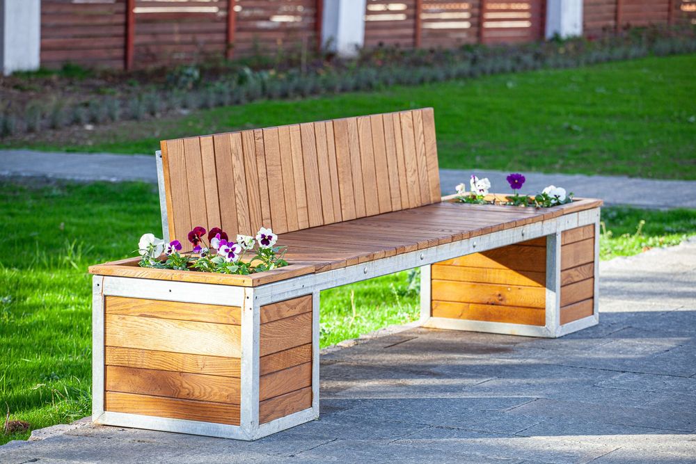 Banca urbană cu jardinieră