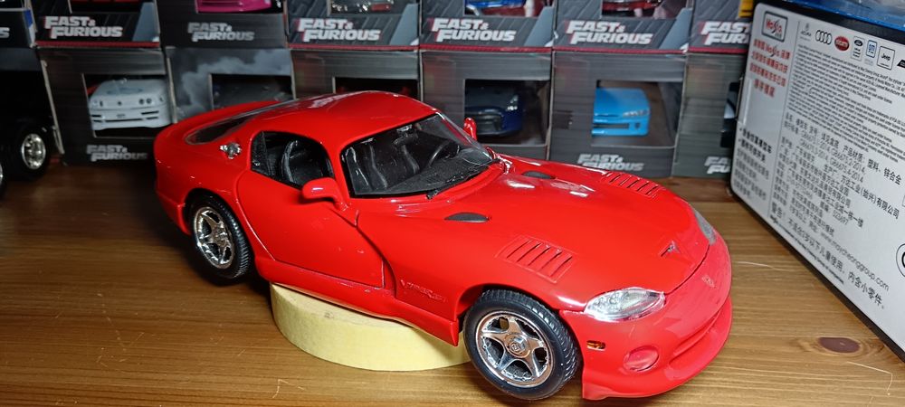 Dodge viper gts maisto