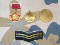 Продавам три стари медала