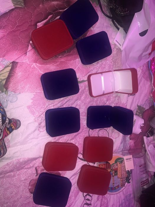 Аксессуары для хранения ювелирных изделий.