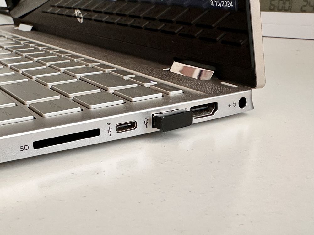 Laptop HP 2in1 touch screen fullHD i5-11th 8GB 256 SSD taste iluminate