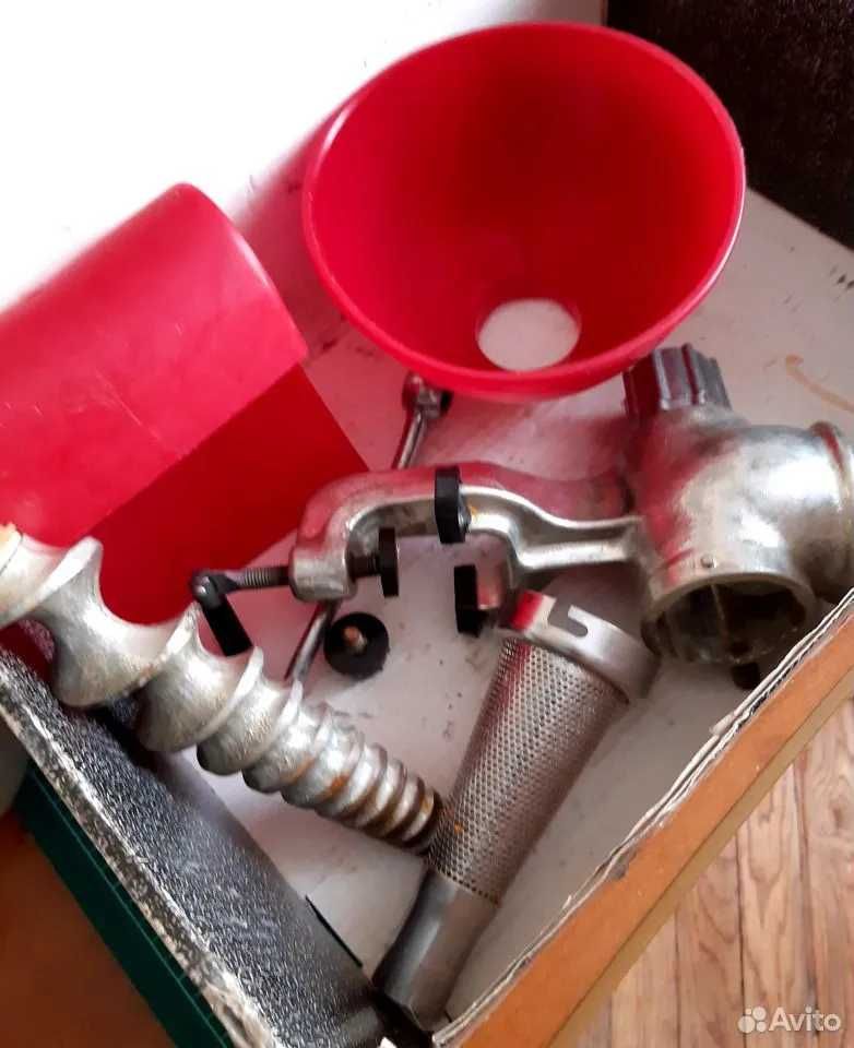 Соковыжималка чугунная ручная шнековая, СССР, 70-80 г.г