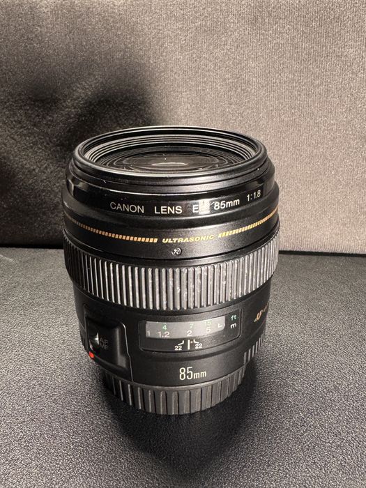 Canon EF 85mm f 1.8 USM