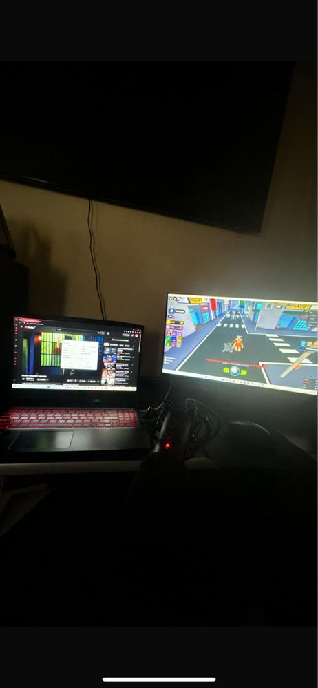 Vand Laptop, Monitor si Microfon