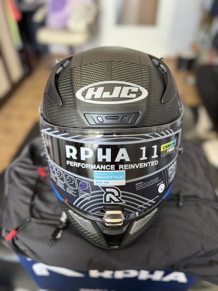 Продавам чисто нова мото каска HJC RPHA 11 carbon размер S