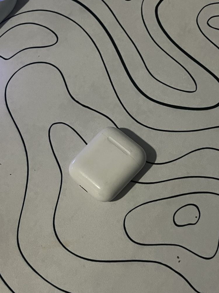 AirPods 2 Case и левый наушник