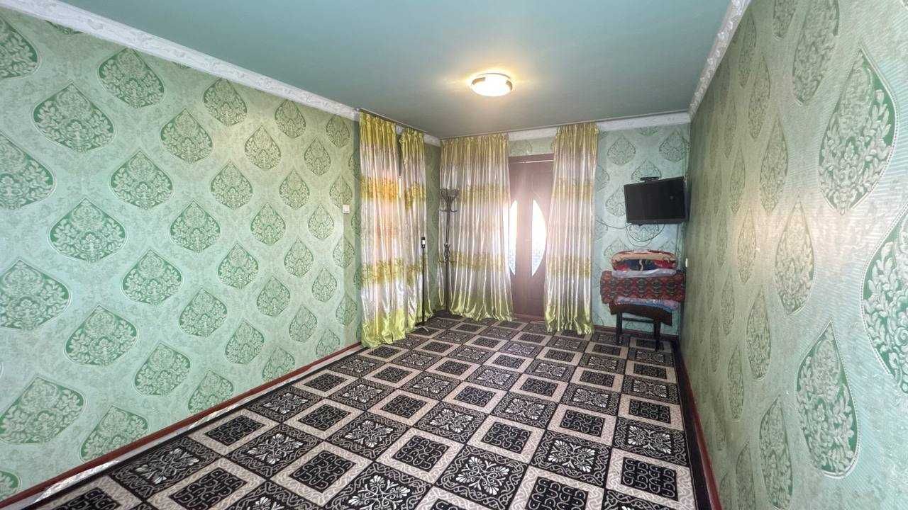 Шахар маркази Саьнат Саройи 1 хонали квартира сотилади.ID: 1191