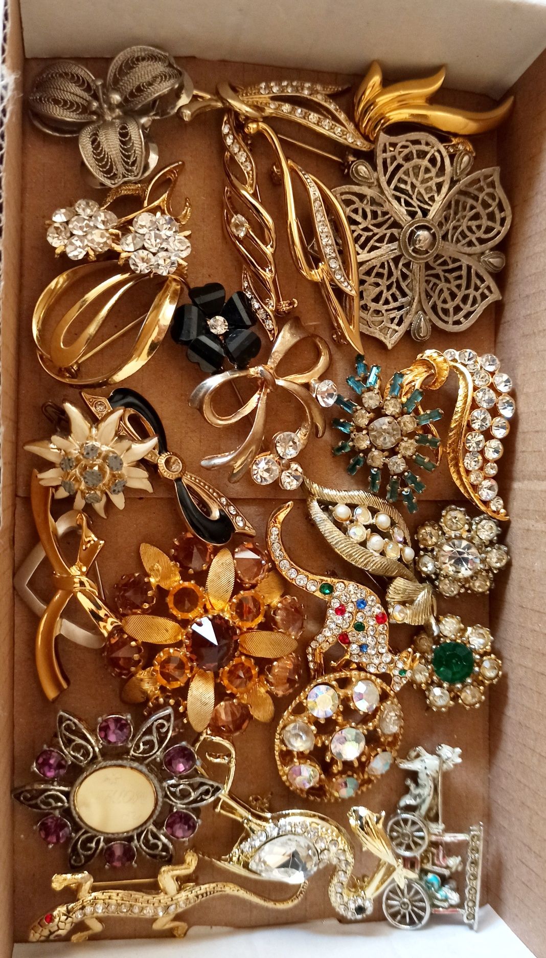 Винтидж брошки, Brooches