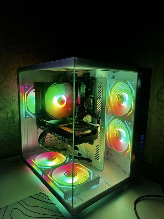 Компьютер с клавой и мышкой