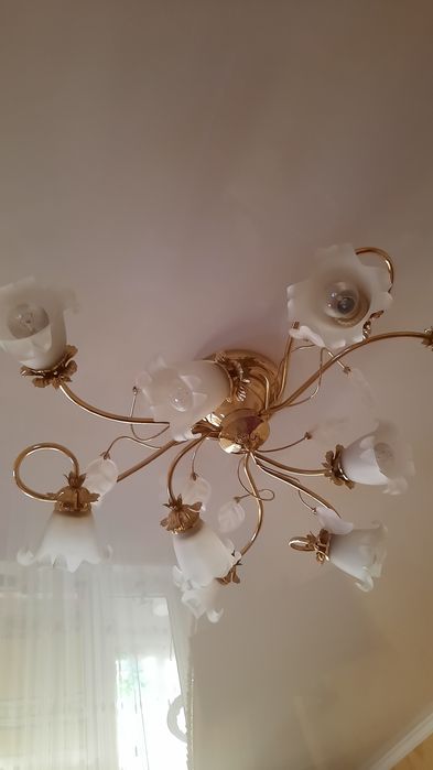 Продам люстры очень красивые