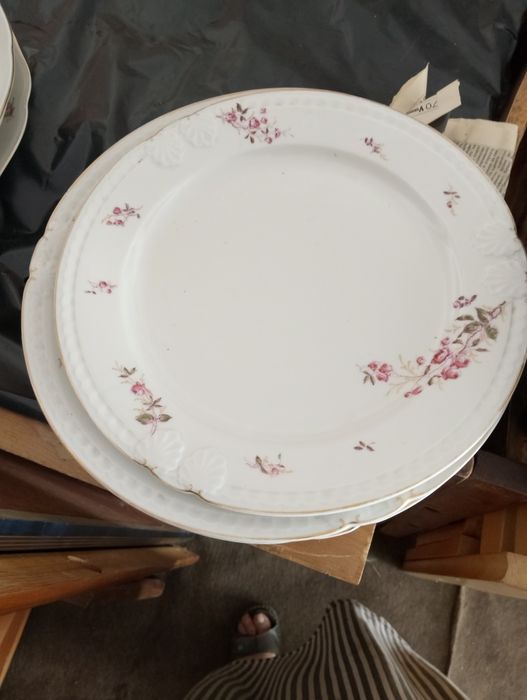 Старинни плата с релеф