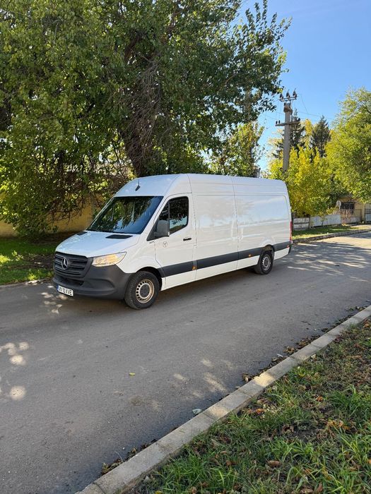 Mercedes-Benz Sprinter Mercedes Sprinter modelul lung 3 locuri