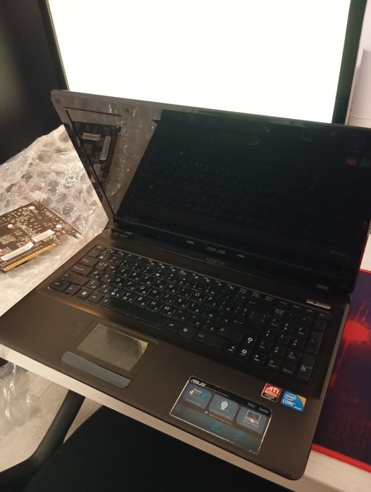 Лаптоп Asus K52J с развалена видеокарта [за части]