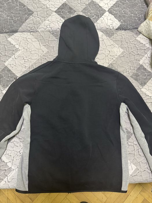 Продавам Nike Tech Fleece горнище