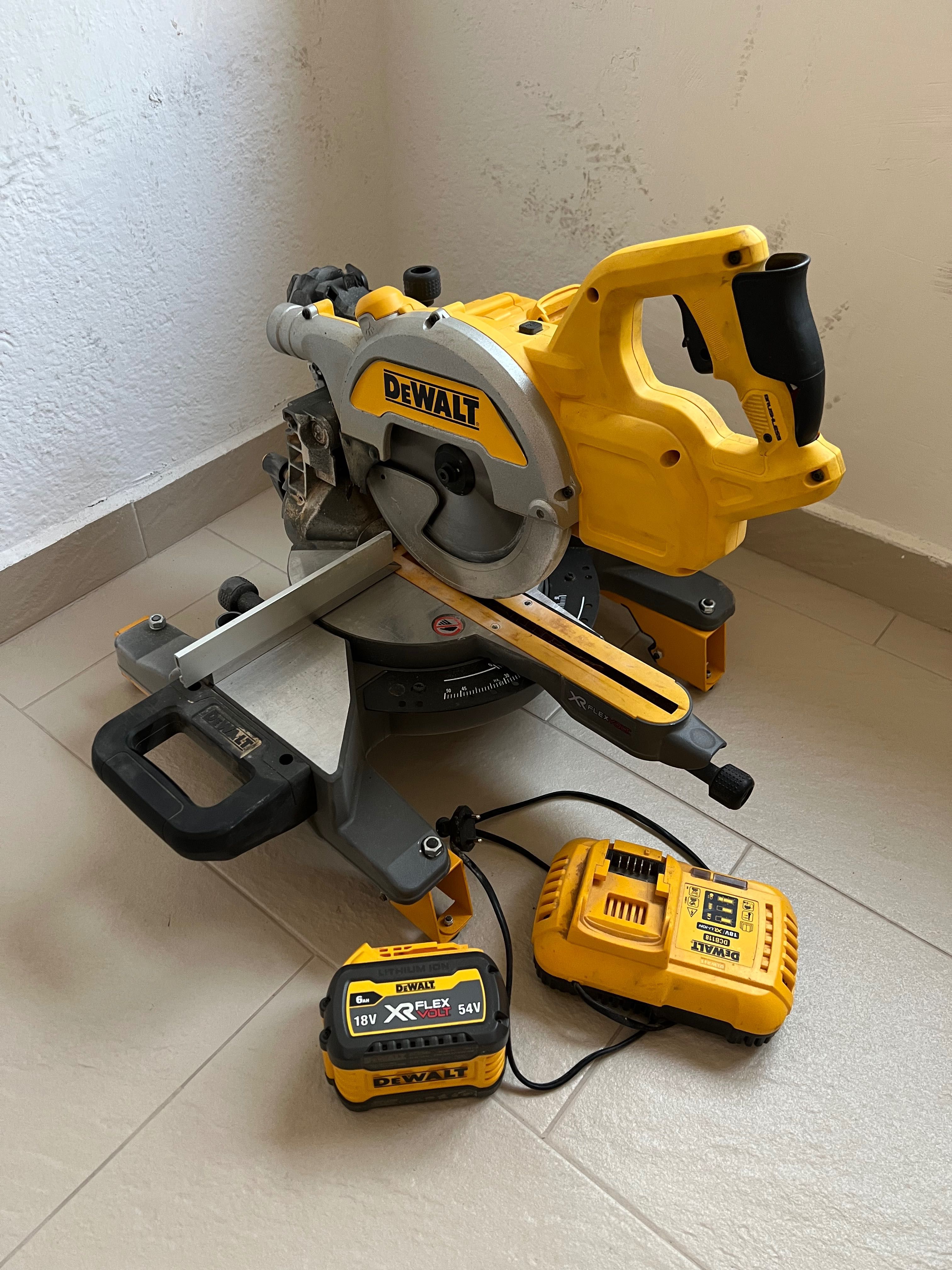 DEWALT DCS777N Акумулаторен настолен циркуляр