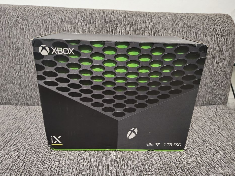 Xbox X 1 TB SSD, два джойстика Xbox series x