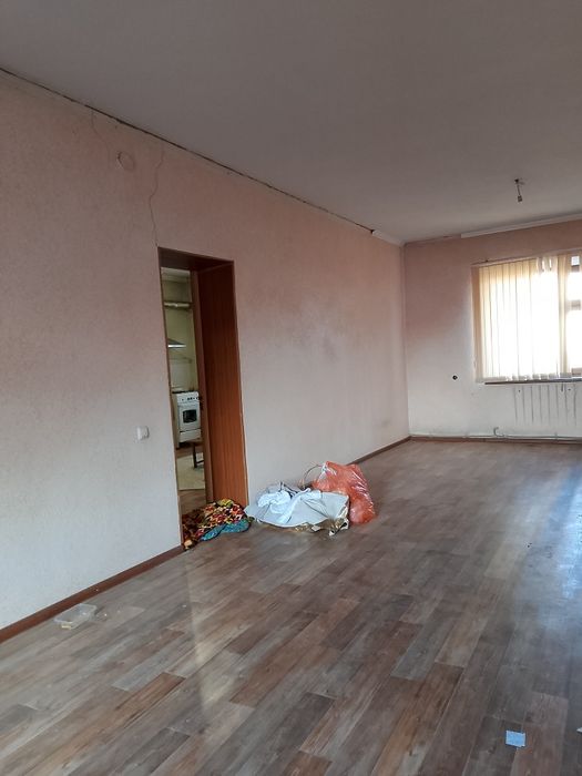 дом предается срочно