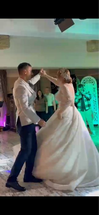 Rochie de mireasa superba