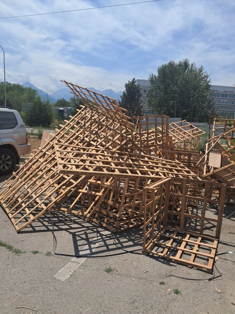 Почти даром  фанеру рейки можно на дрова