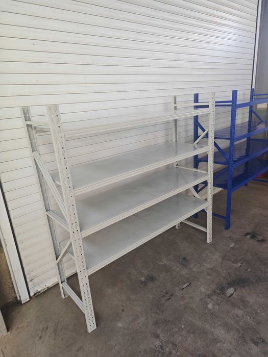 Метални стелажи с 4 рафта