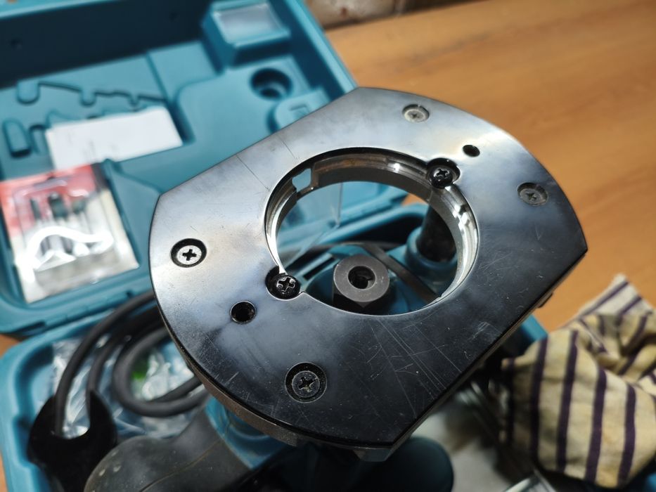 Оберфреза Makita RP0900X 1/4, 3/8