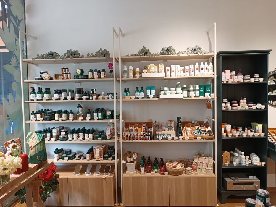 Рафтове и шакафове за магазин