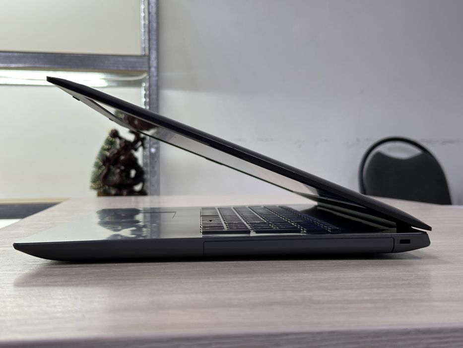 Ноутбук Lenovo 17.3” / i5-7200U / Nvidia 940 / 8gb DDR4 / kaspi 0-0-12