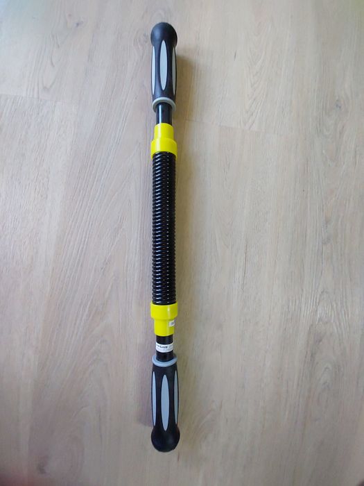 Bara fitness B-Square aproape nouă