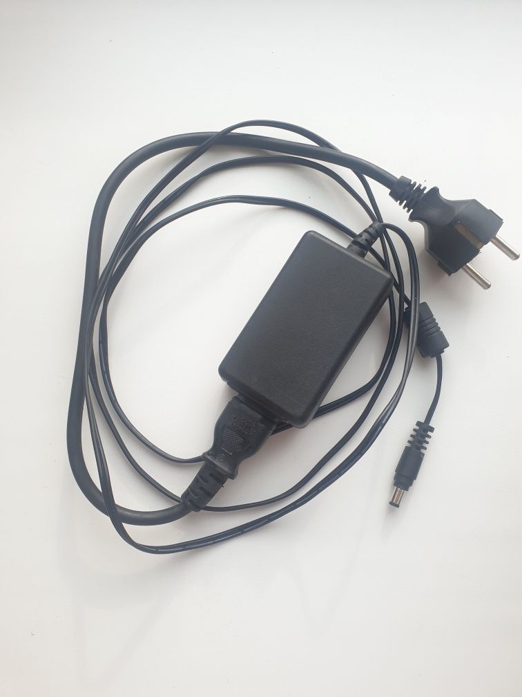 Продам блок питания AC ADAPTER.