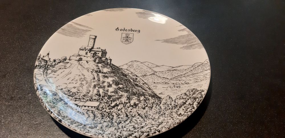 Декоративни рисувани чинии