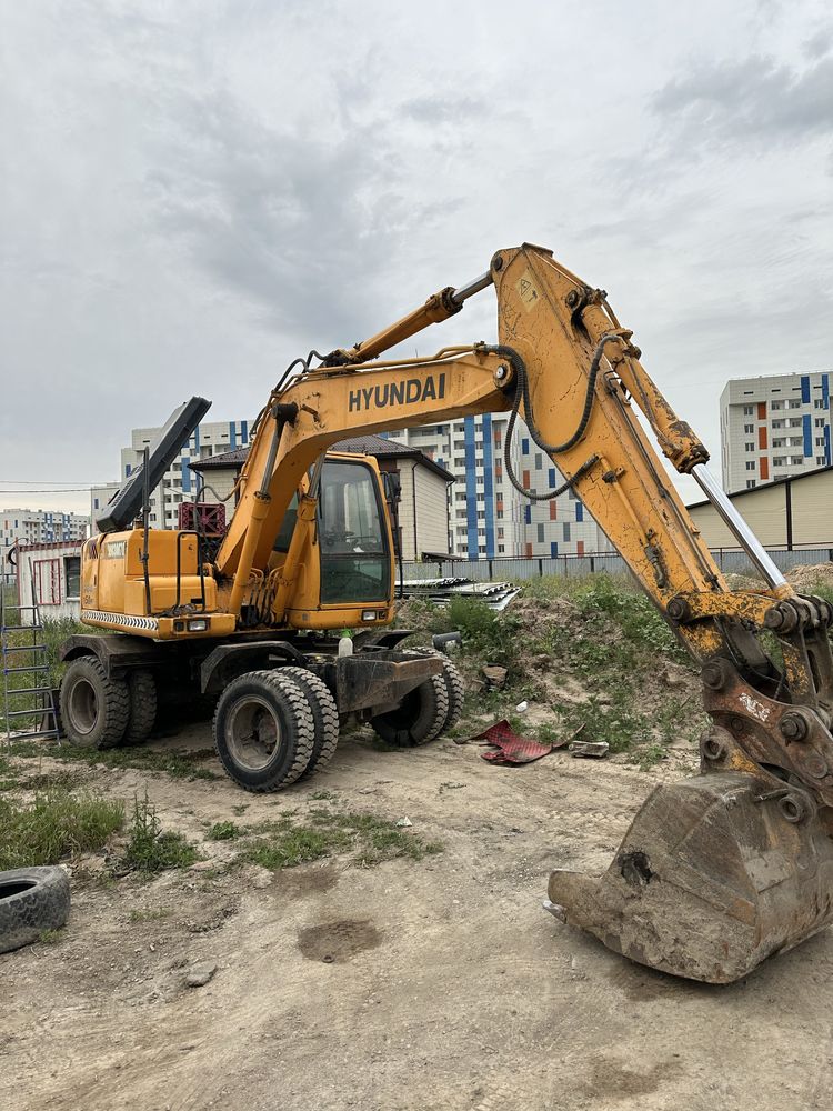 Экскаватор, трактор, гидрамолот