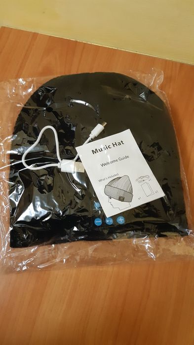 Fes (caciula) cu bluetooth NOU