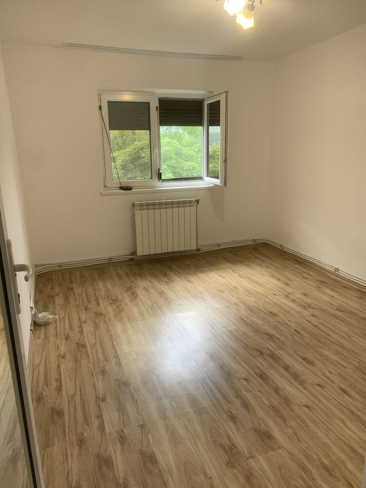 Vând apartament cu 3 camere