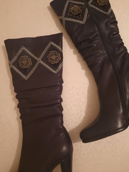 Продам новые зимние кожаные сапоги