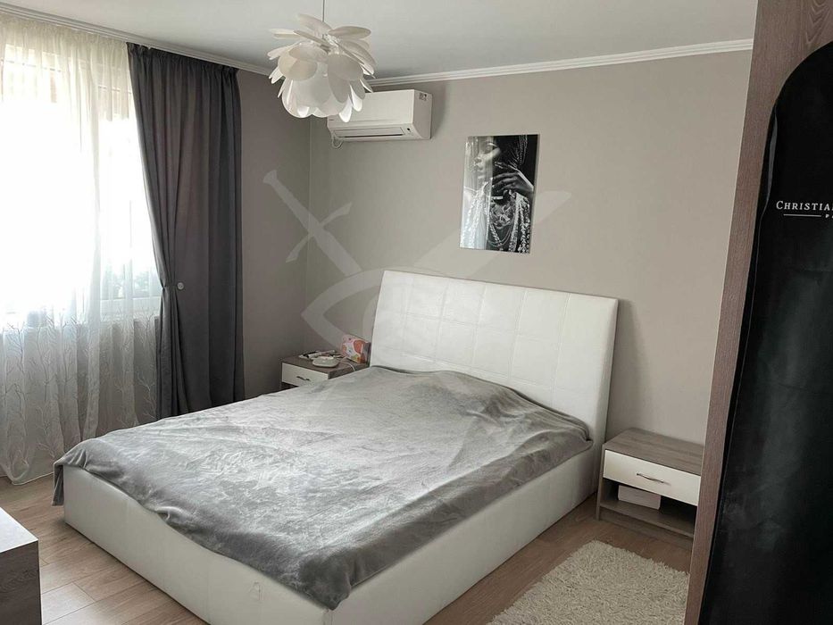 Продава се Многостаен апартамент в Бургас, Възраждане - 165 кв.м за 2000 €/кв.м - Снимка #2