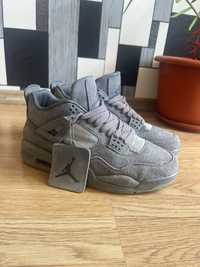 Jordan 4 kaws ……