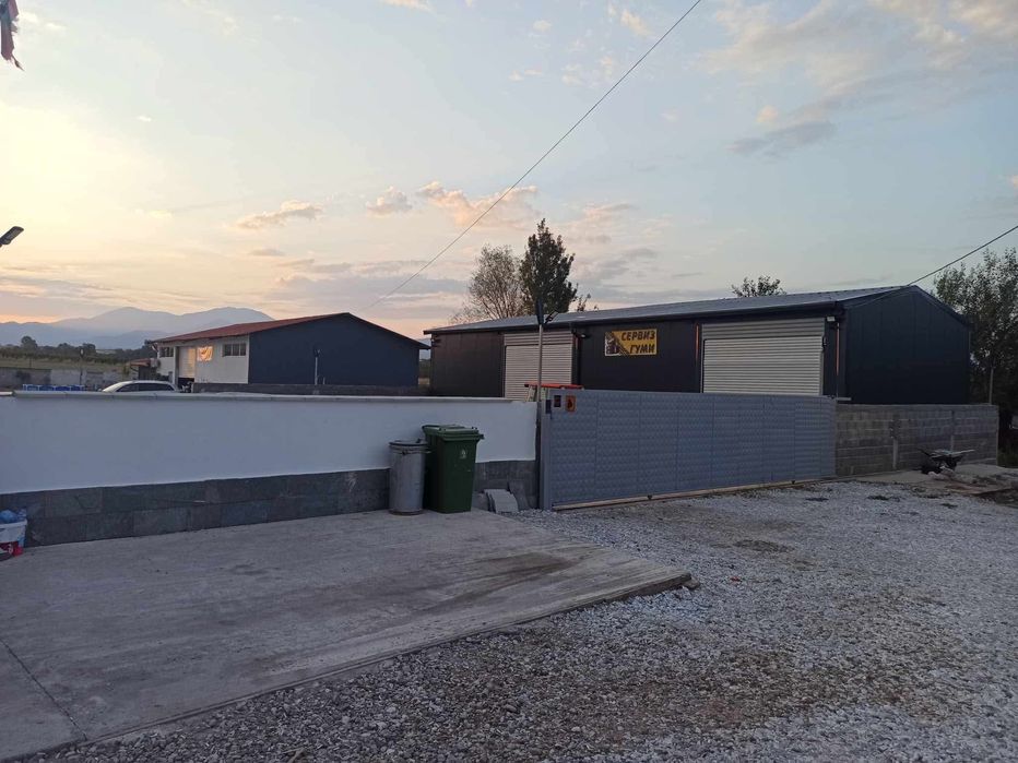 Складове за продан