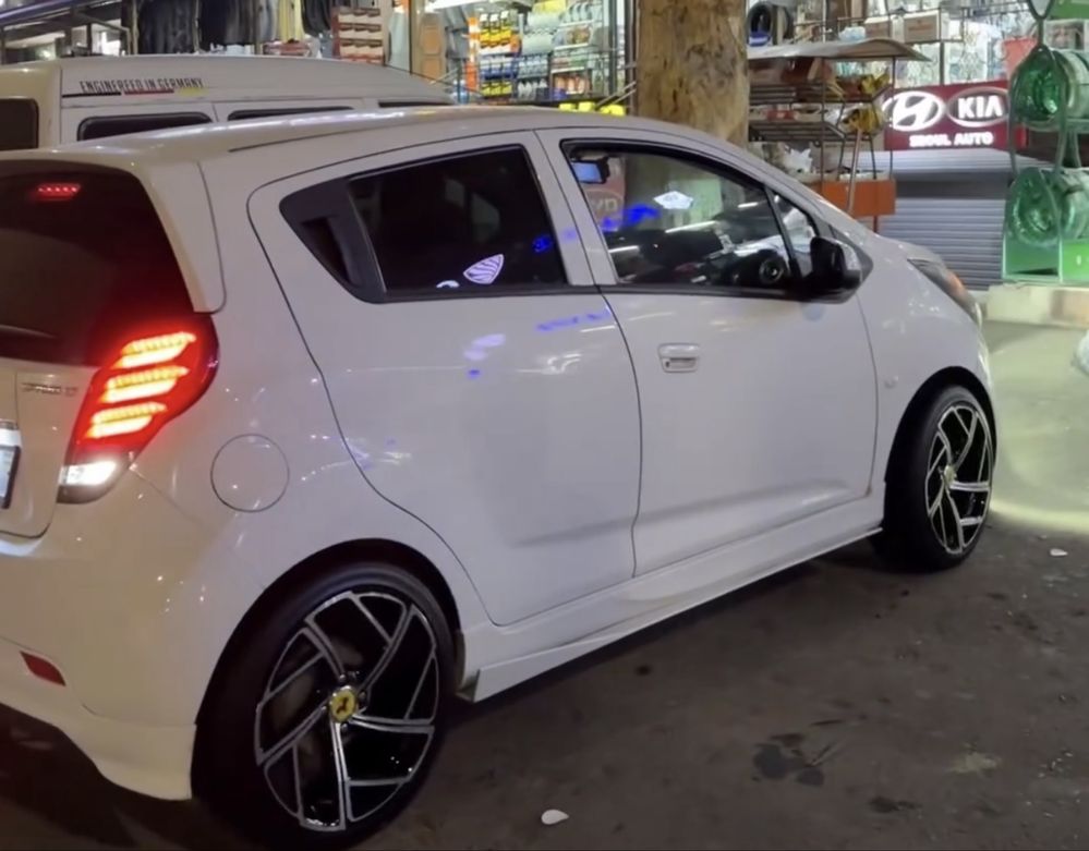 Kovani Bentley Bacalar R17 va Balon RATOLLA 205/40/17R  bilan